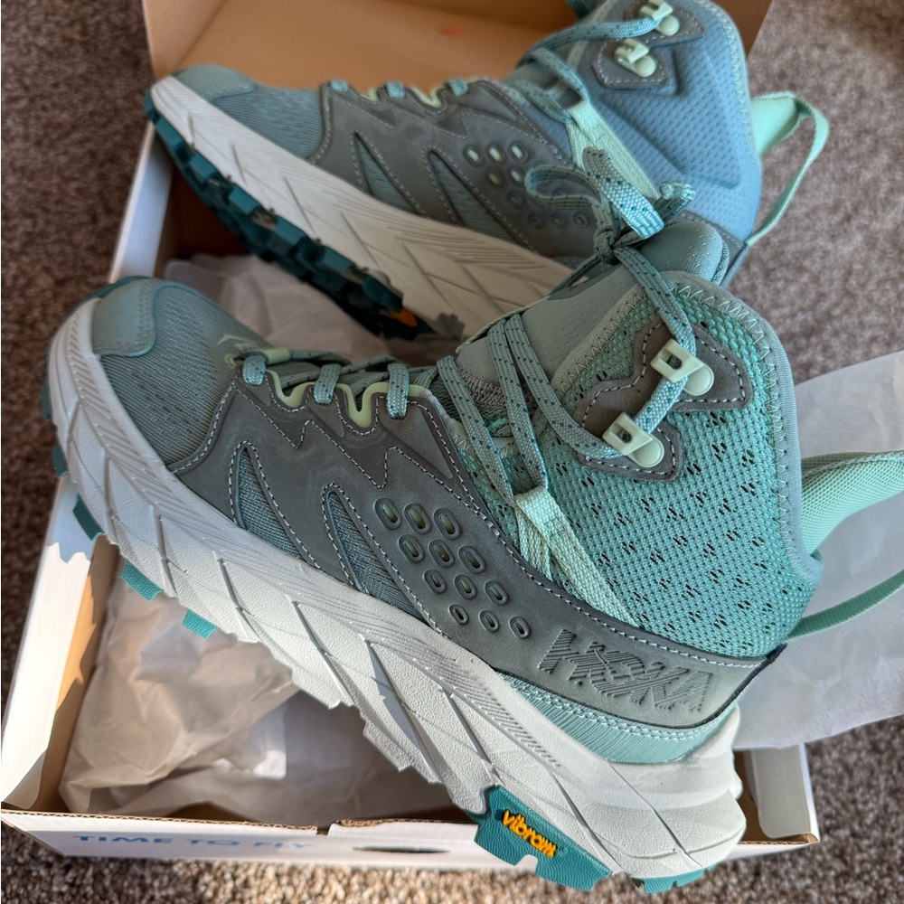 HOKA Women's Anacapa Breeze Mid Hiking Boots TMGR NWB Size 6, trail mist green
